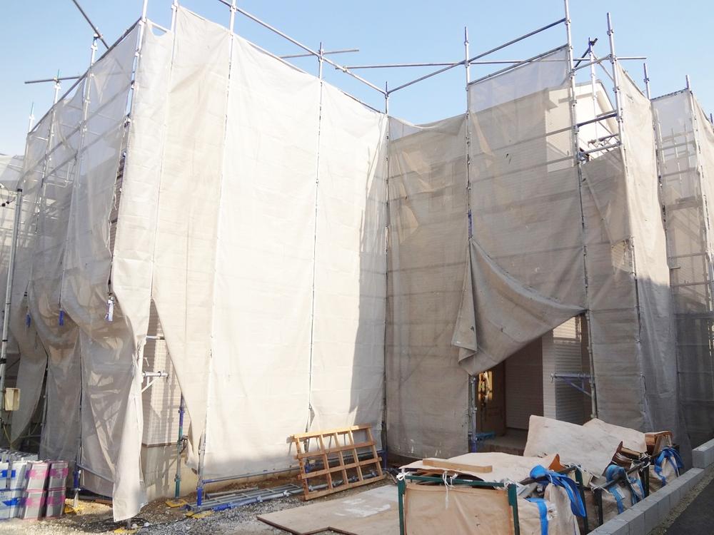 Local photos, including front road. Local (12 May 2013) Shooting