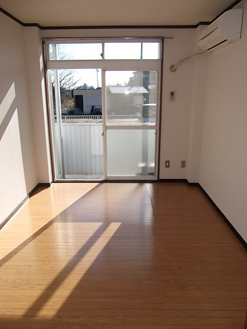 Living and room. First floor also sunny in ◎