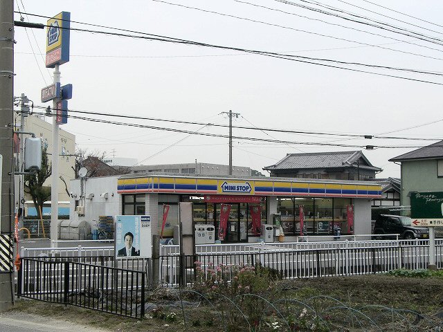 Convenience store. MINISTOP Nishiokazaki to the store (convenience store) 298m