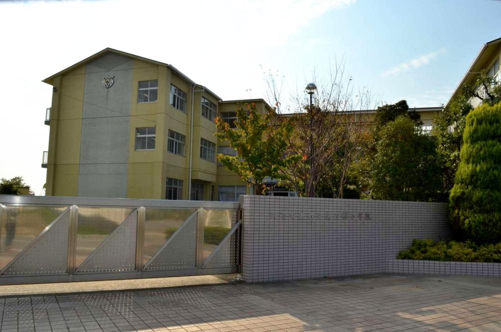 Primary school. 1340m to Okazaki City Rokutsubi the West Elementary School
