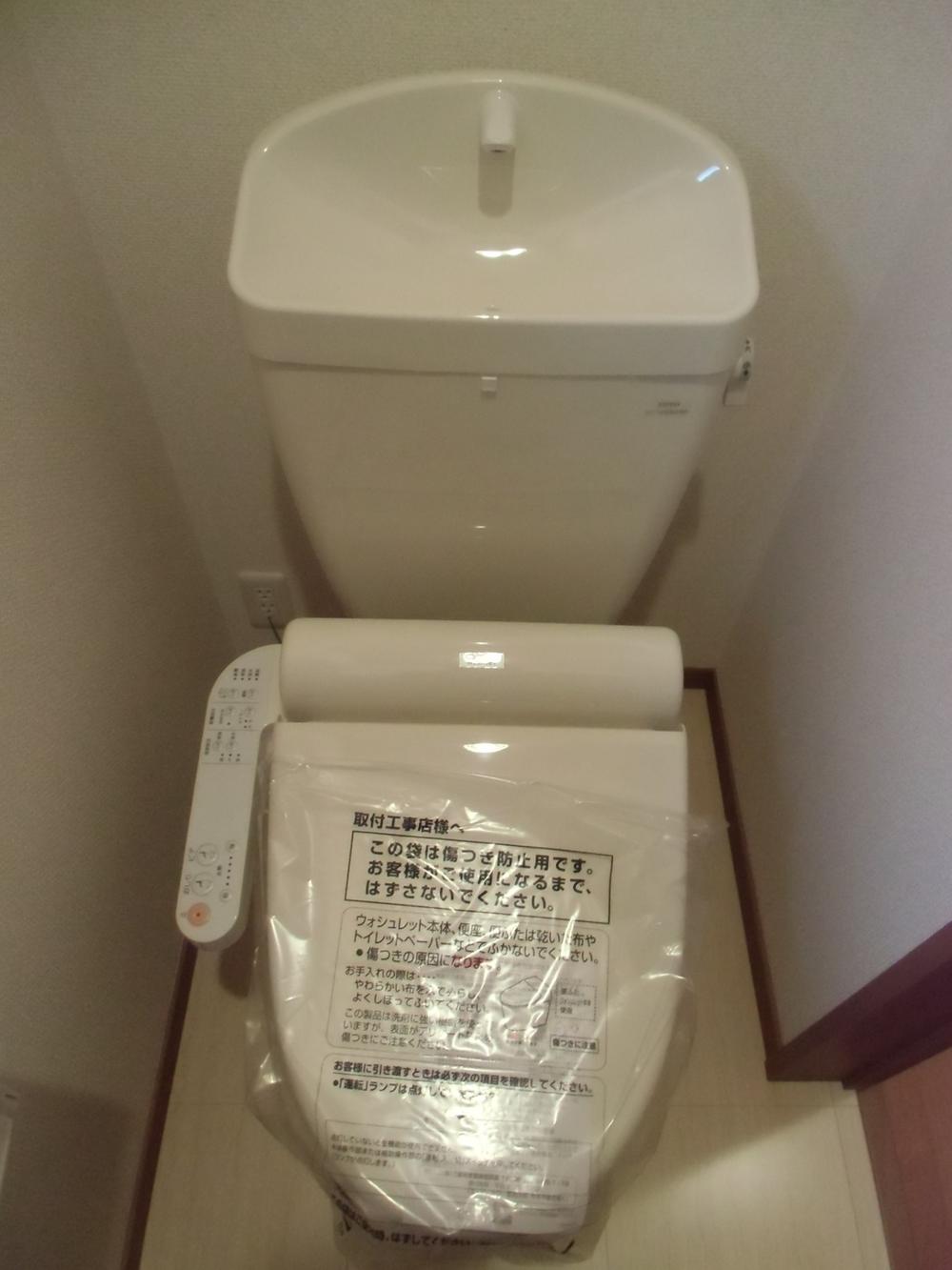 Toilet. Indoor (12 May 2013) Shooting