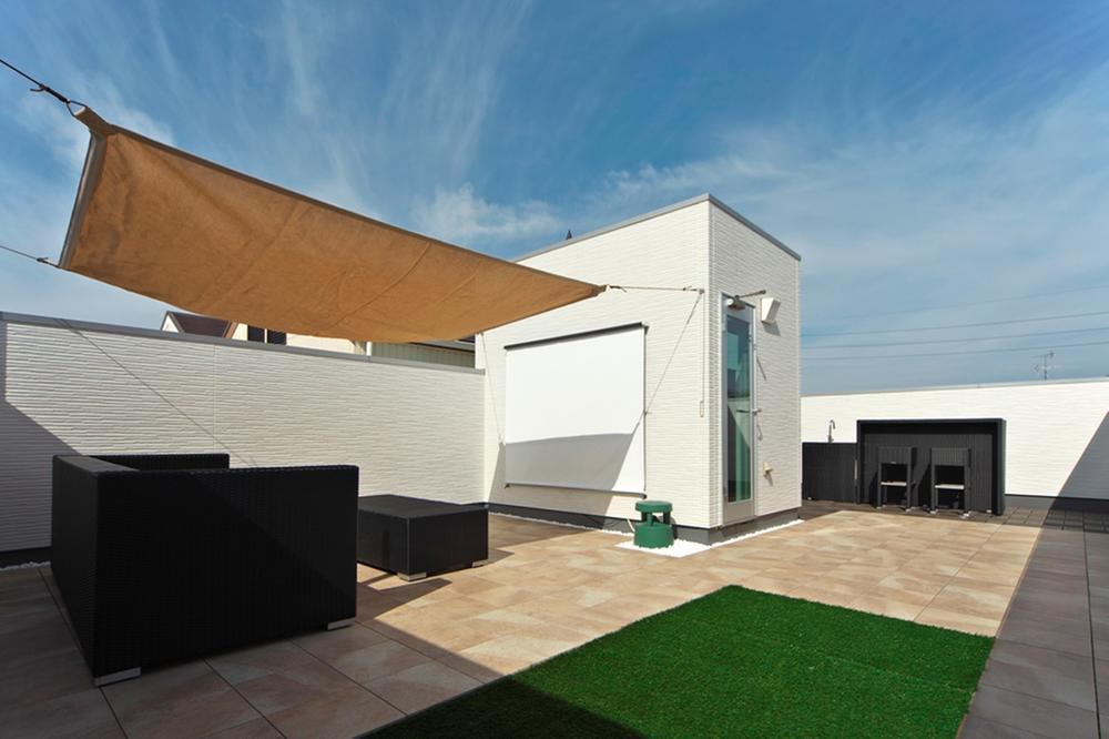 Other. Equipped with rooftop garden "sky" standard