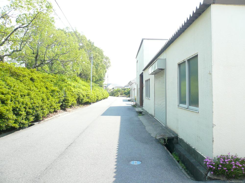 Local photos, including front road. July 2013 shooting