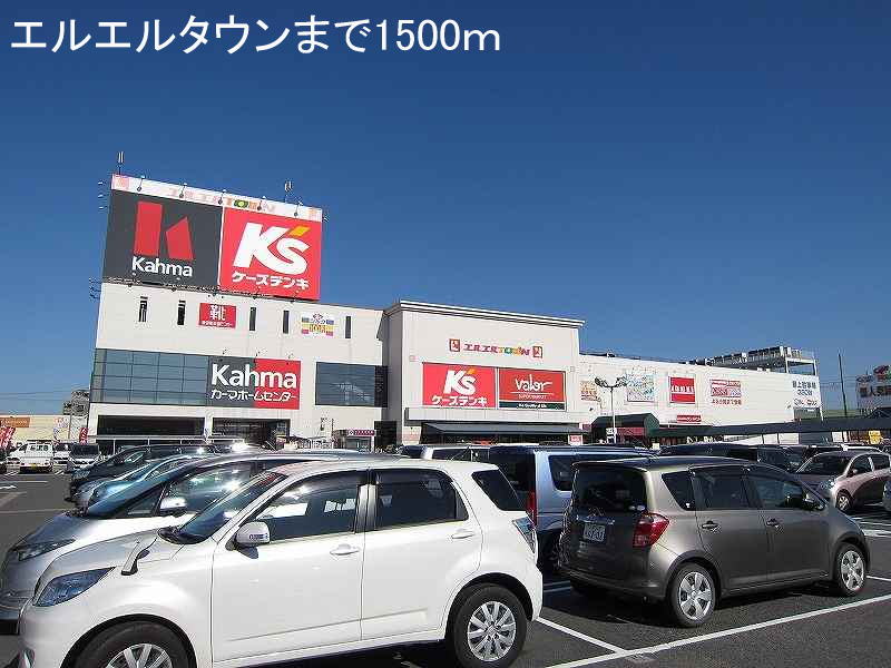 Shopping centre. 1500m until LLC Town (shopping center)