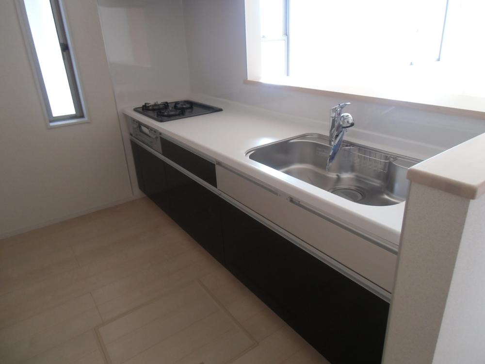 Kitchen. Three-necked stove, Face-to-face kitchen