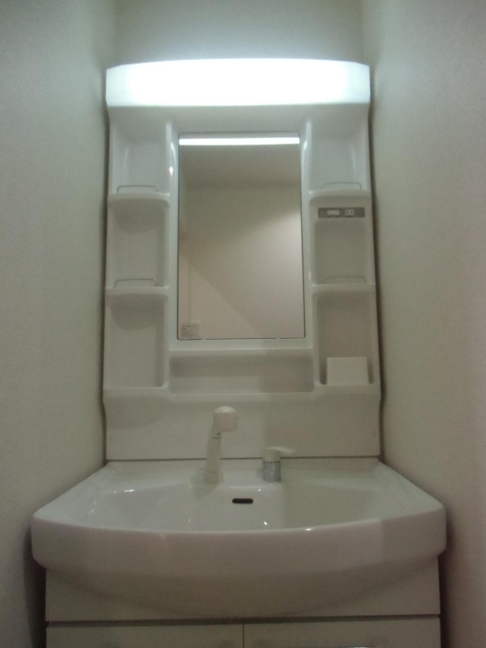 Wash basin, toilet. Indoor (12 May 2013) Shooting