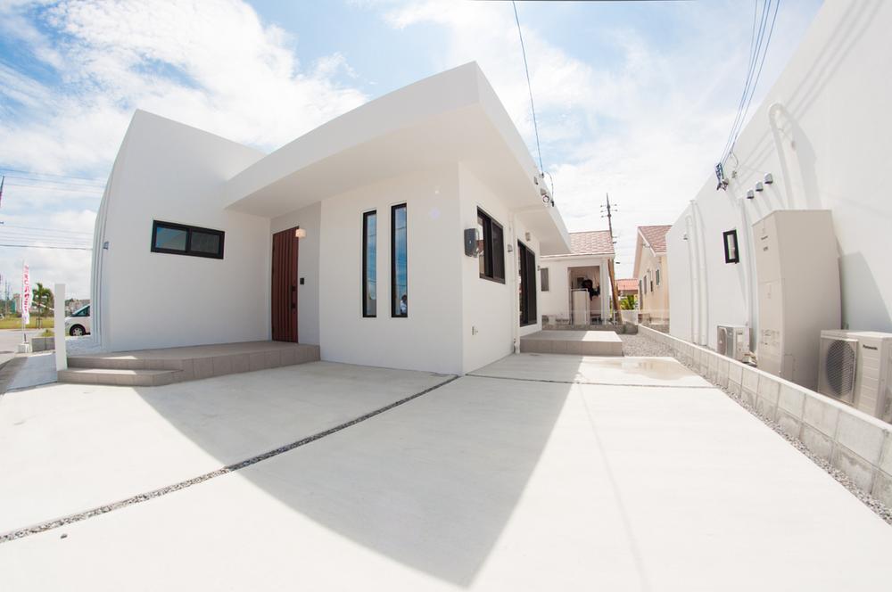 Same specifications photos (appearance). Wide outside structure area. Garden and parking space is spacious. 