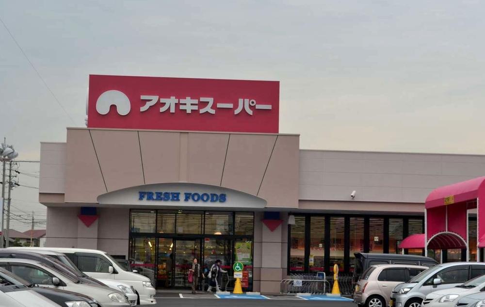 Supermarket. Aoki 807m until the super six people shop
