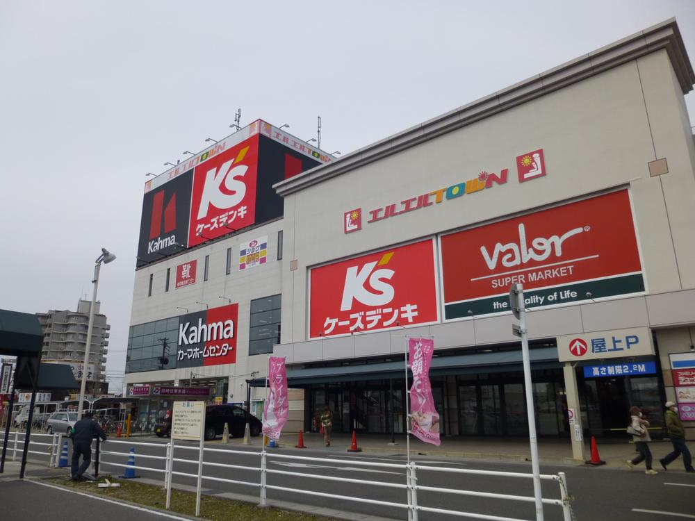 Shopping centre. 130m until LLC Town Okazaki