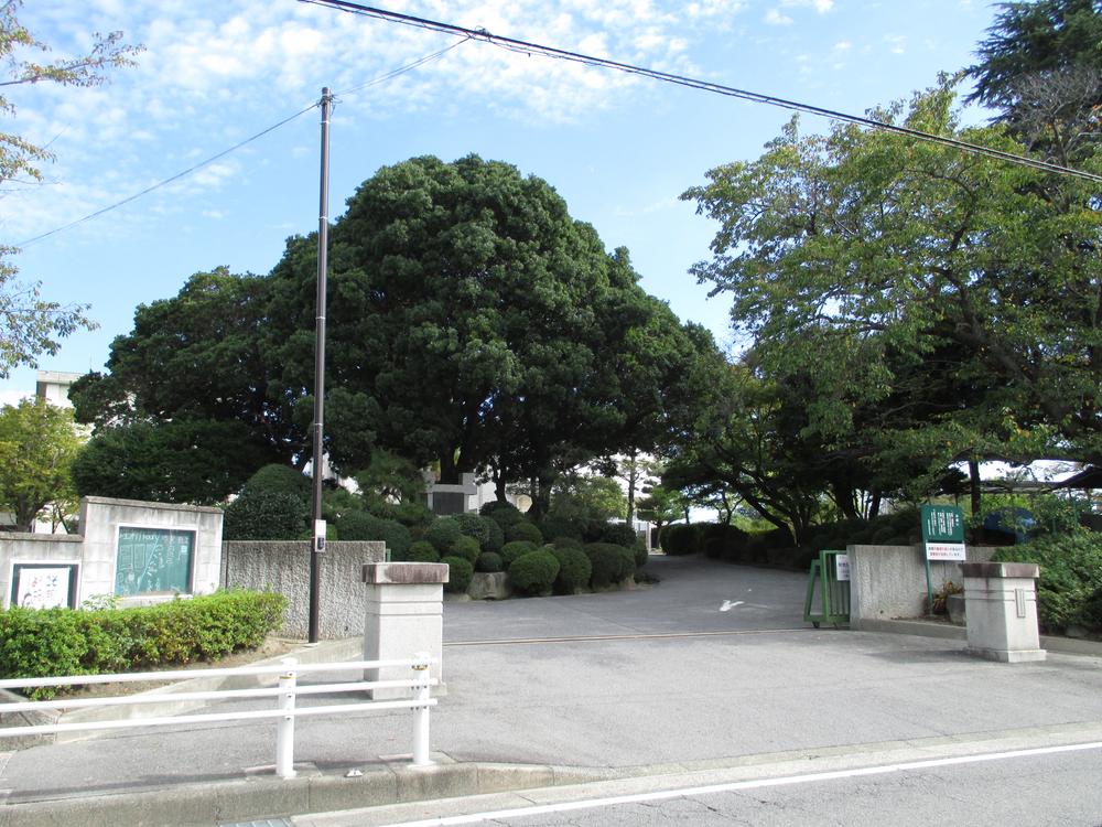 Primary school. 431m to Okazaki City Ida Elementary School