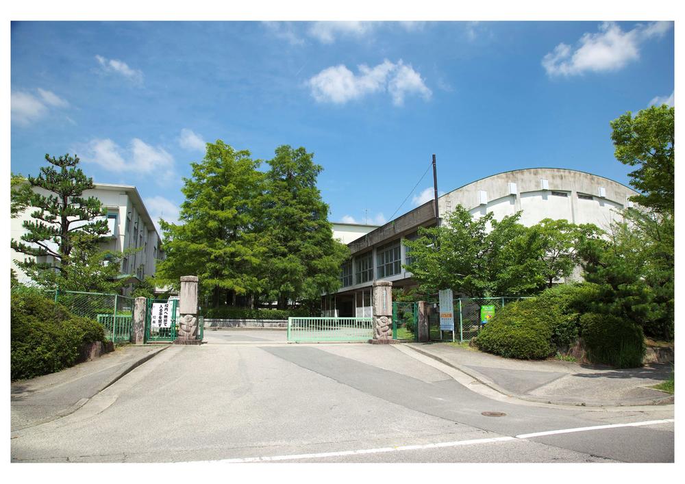 Primary school. RyuYoshikeoka until elementary school 750m