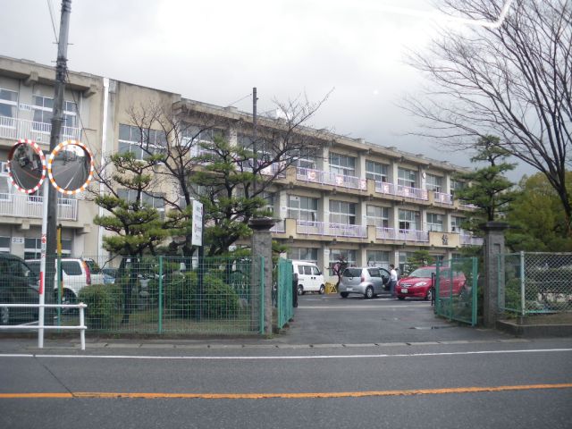 Primary school. Municipal Yahagi to North elementary school (elementary school) 1800m