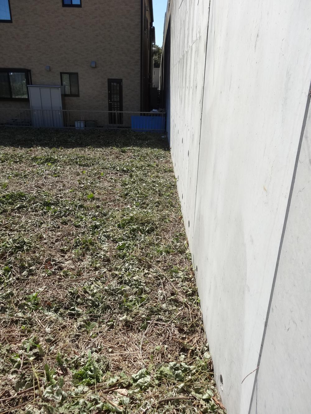 Other local. L-shaped retaining wall on the land deep inside (right in the photo)