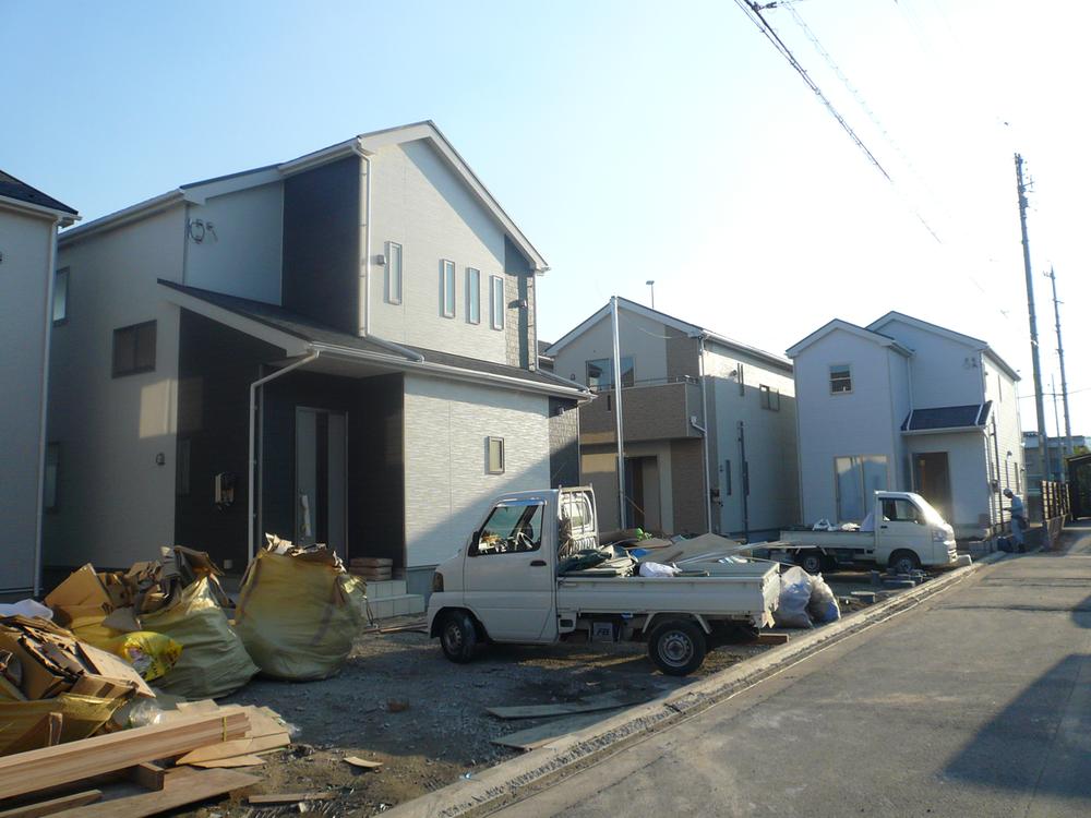 Local photos, including front road. Local (12 May 2013) Shooting