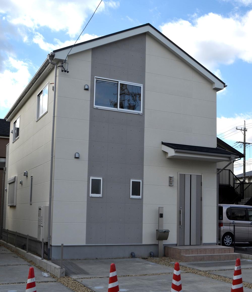 Local appearance photo. 1 Building