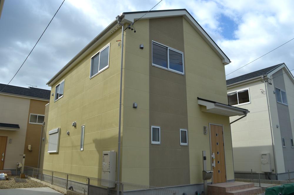 Local appearance photo. Building 3