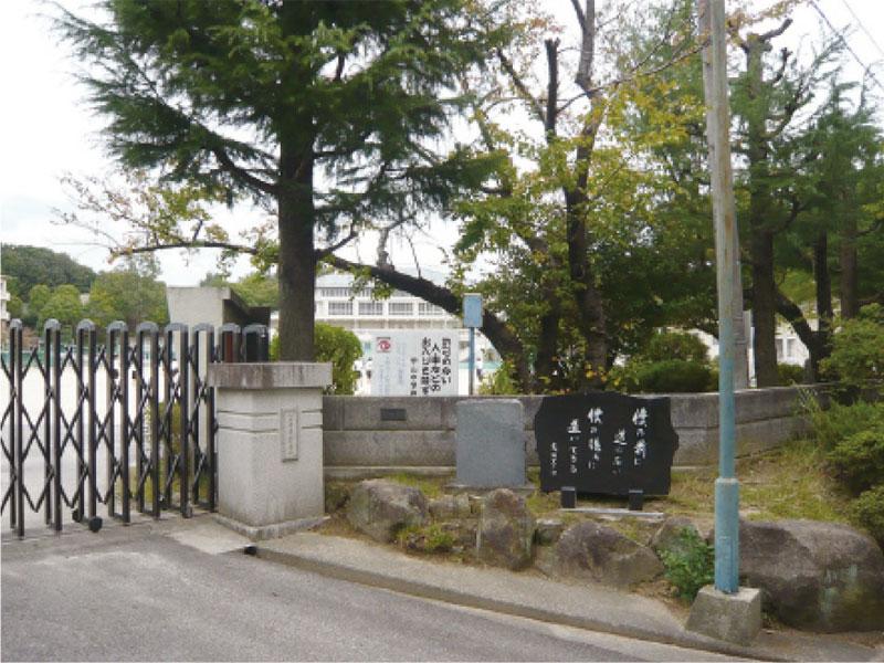 Junior high school. 1110m to Okazaki Municipal Kabutoyama junior high school