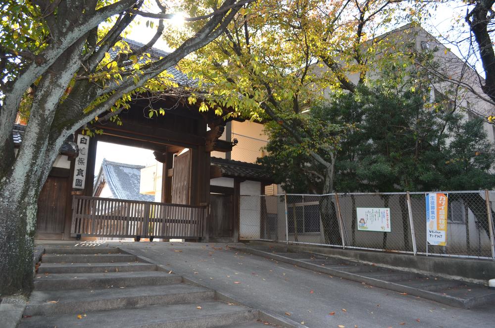 kindergarten ・ Nursery. Shirohato to nursery school 401m