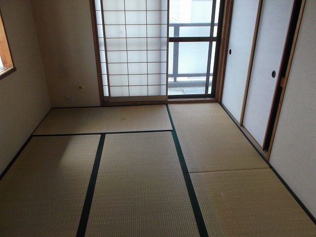 Other room space. Is a Japanese-style room. 