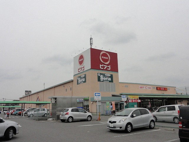 Supermarket. Piago Yahagi to the store (supermarket) 520m