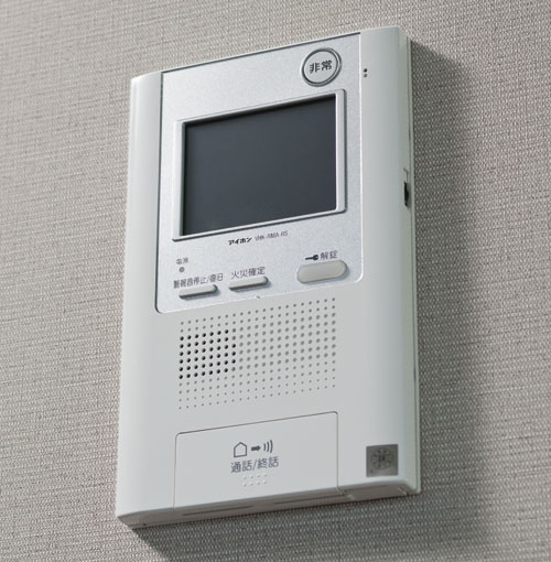 Security.  [Intercom with TV monitor] Adopt a TV monitor with intercom that can confirm the visitor to the apartment in the audio and video. Residents can unlock by remote control through indoor intercom, Attained even balance of privacy and security / Same specifications