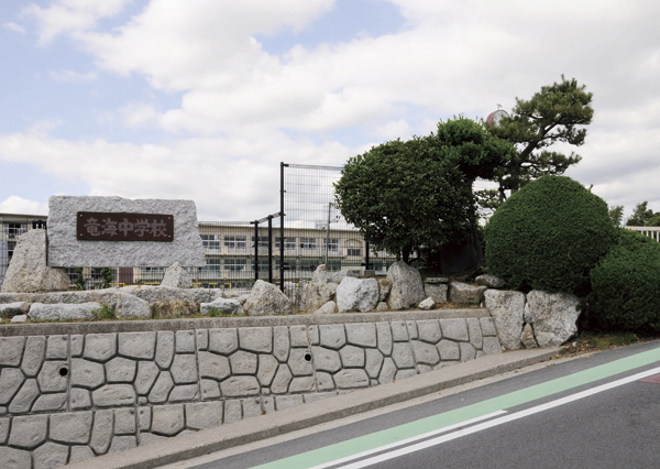 Surrounding environment. Ryuumi junior high school (about 500m, 7-minute walk)