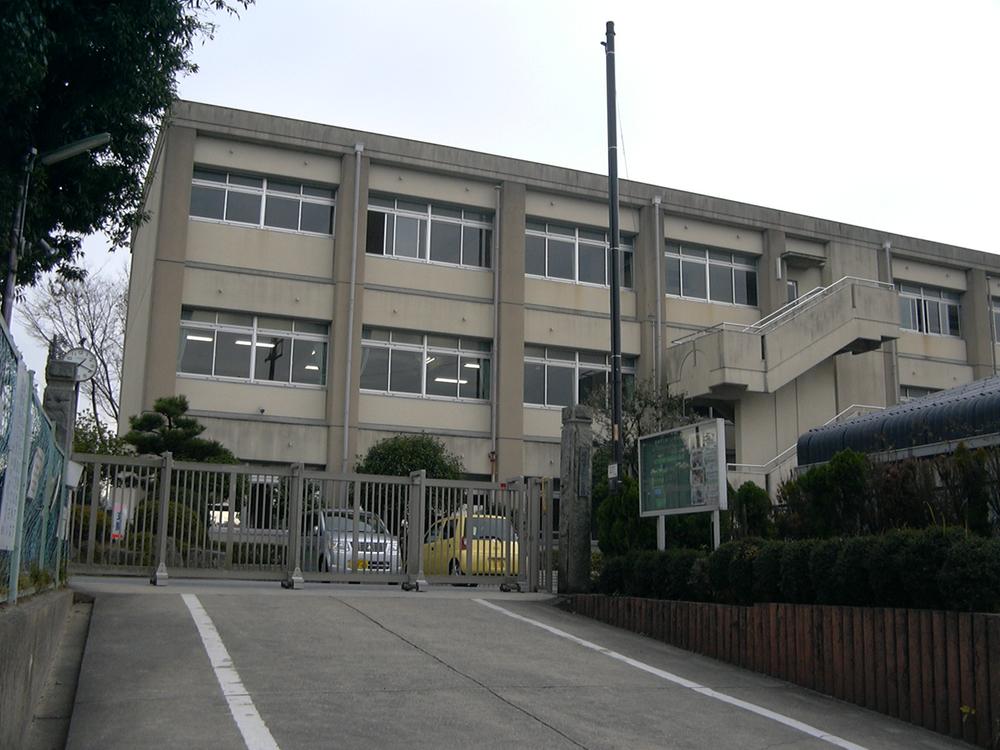 Primary school. 740m until Hosokawa elementary school