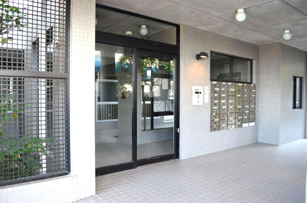 Entrance. Common areas