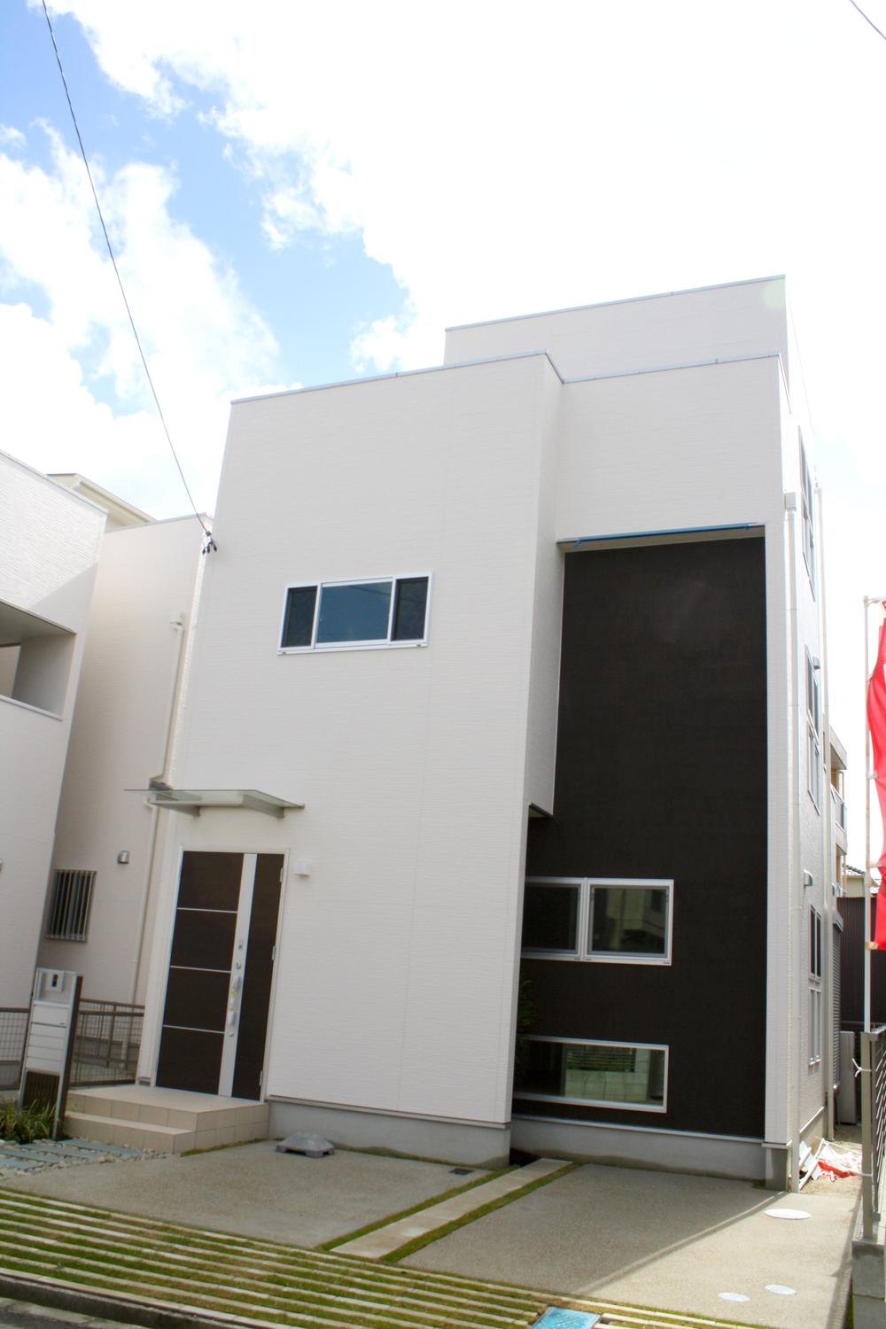 Local appearance photo. Outer wall is simple and modern appearance of some painted wall specification (April 2013) Shooting