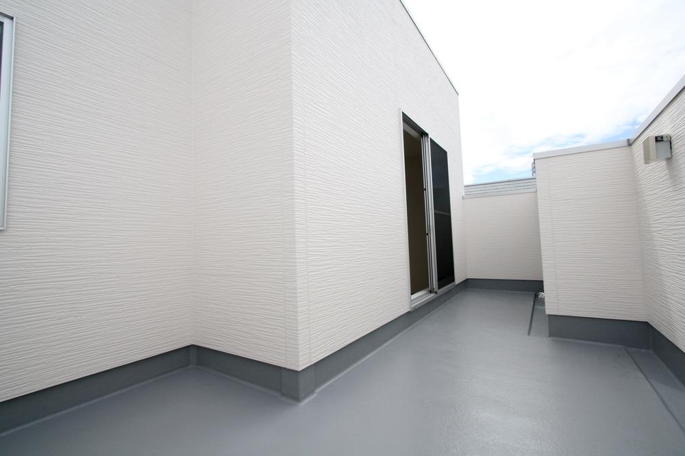 Balcony. Large balcony of about 7 Pledge minute (November 2012)