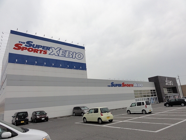 Shopping centre. 232m until the Super Sport Xebio (shopping center)