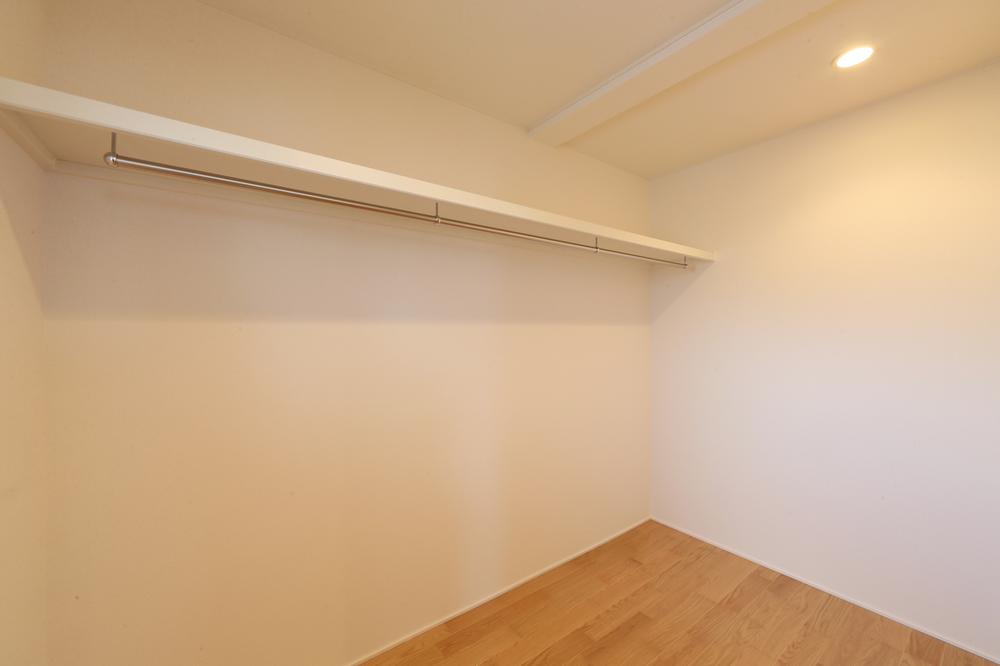 Receipt. Walk-in closet in the bedroom More is quire 3.4, Week is the ability preeminent. 