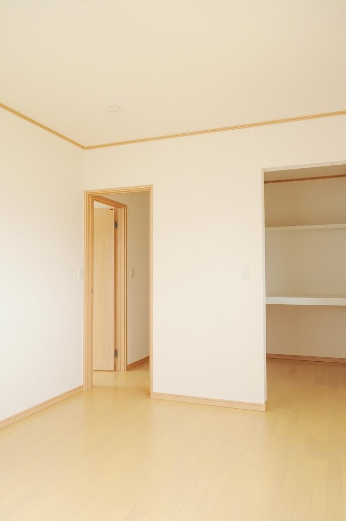Non-living room. Second floor Bedroom. A walk-in closet with (October 2013 shooting)