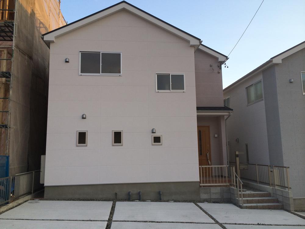 Local appearance photo. Local (11 May 2013) Shooting