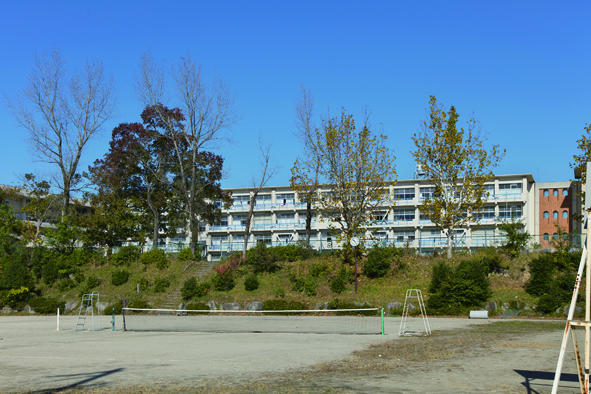 Junior high school. 800m to Okazaki City hollyhock junior high school