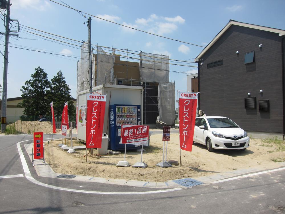 Local photos, including front road. Now a vacant lot, Construction scheduled from December. 