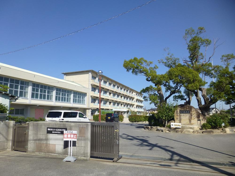 Primary school. 700m until Rokutsubi north elementary school