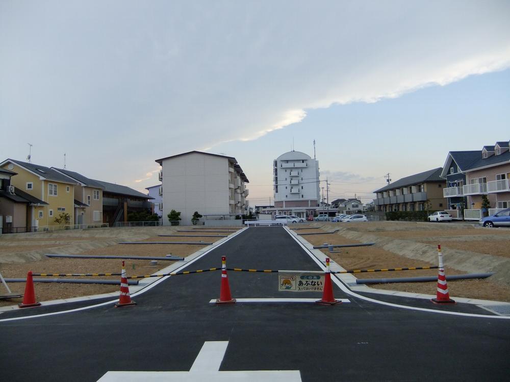 Local land photo. Local (September 2012) shooting  The entire surface of the road