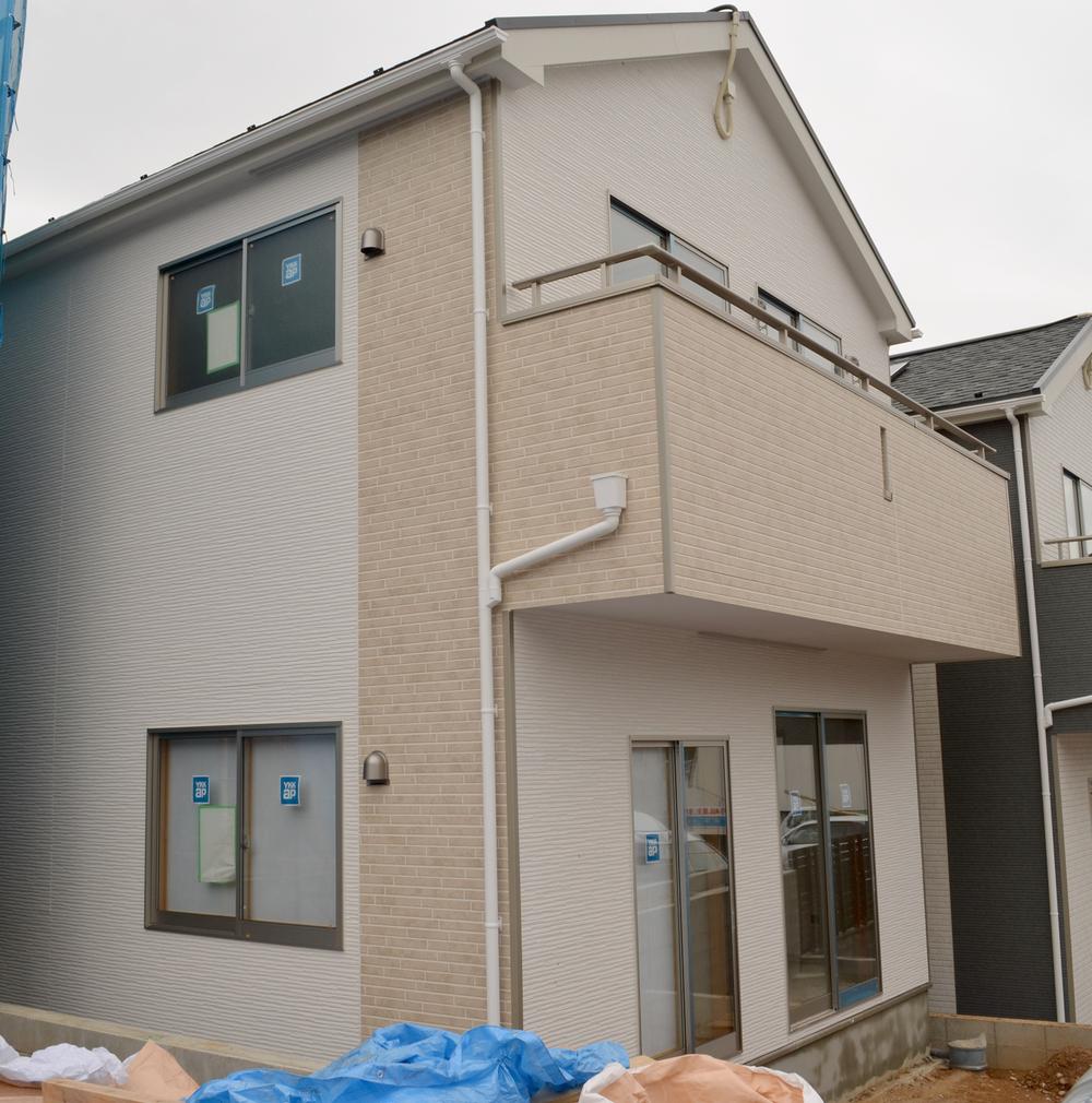 Local appearance photo. Building 2