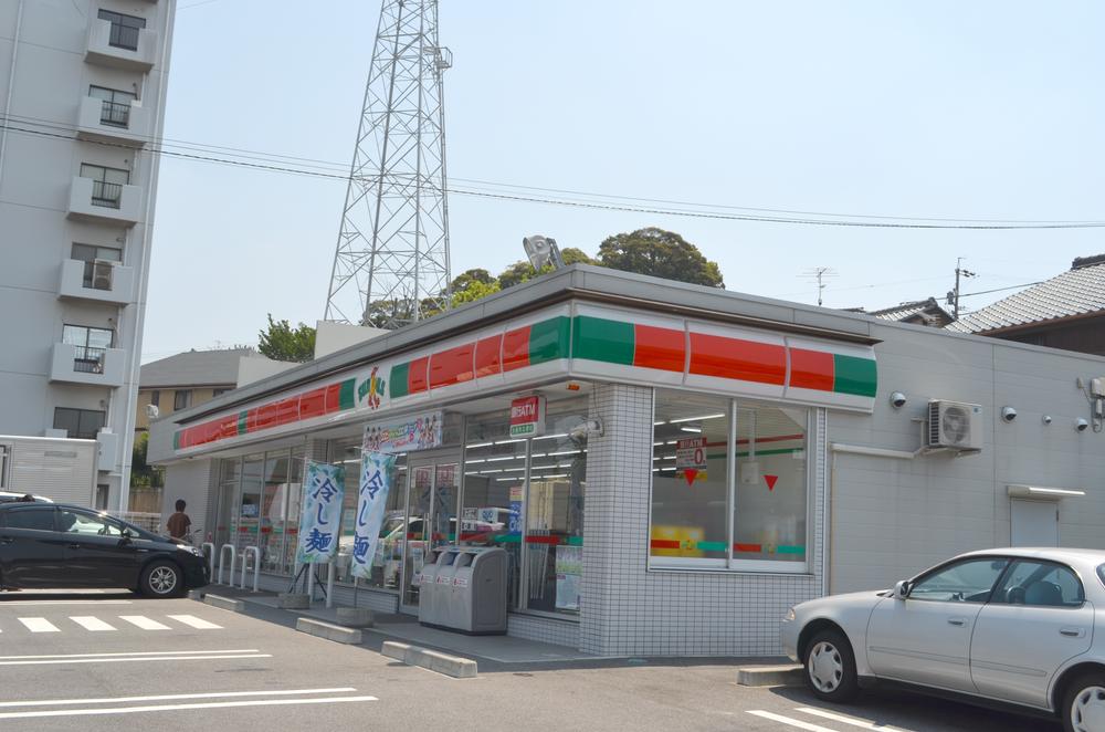 Convenience store. 260m until Thanksgiving Okazaki Kamoda Higashiten