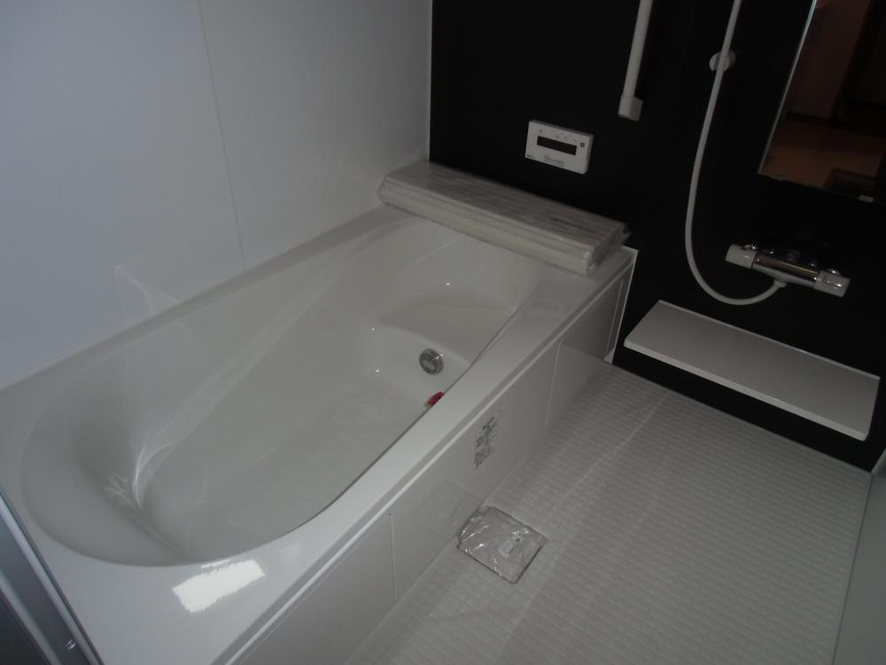 Bathroom. Hitotsubo type bathroom