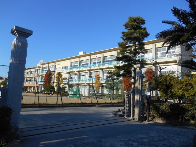 Primary school. 1500m until the Municipal Minami Yahagi Elementary School (Elementary School)
