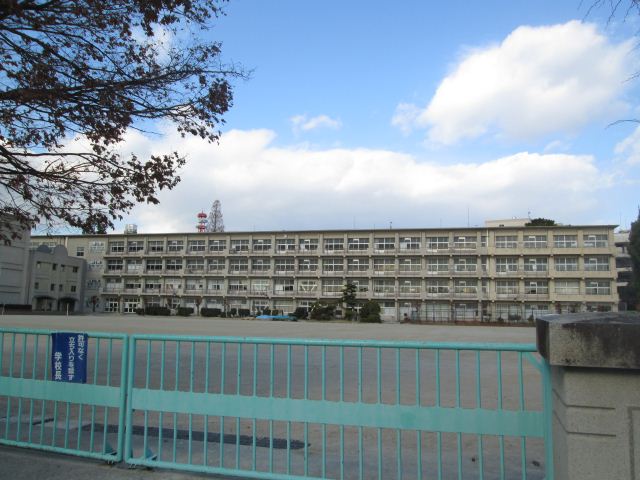 Junior high school. 1800m until the municipal south junior high school (junior high school)