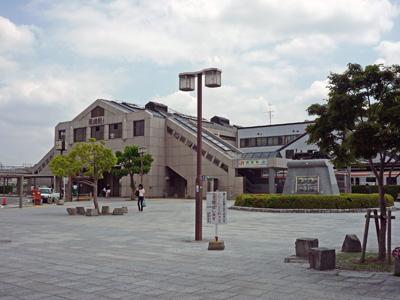 Other Environmental Photo. 1990m Station development progresses until the JR Tokaido Line "Okazaki" station. There is also a commuter also comfortable Okazaki first train of the Nagoya district