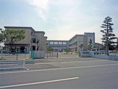 Primary school. Okazaki seem to hear the cheerful voice of the 700m children to stand Fukuoka elementary school