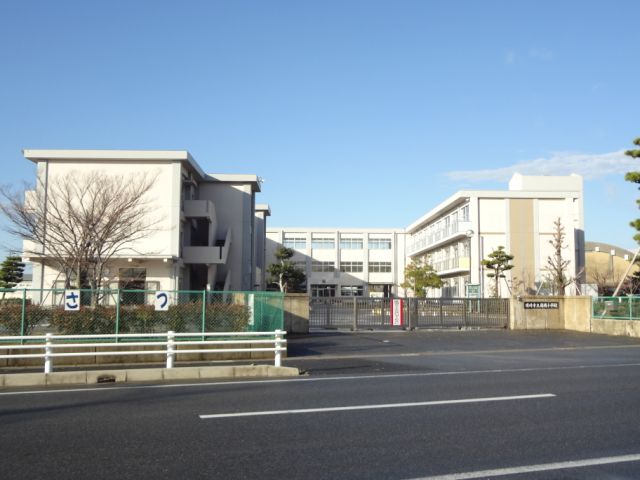 Primary school. 1400m until the Municipal Fukuoka elementary school (elementary school)