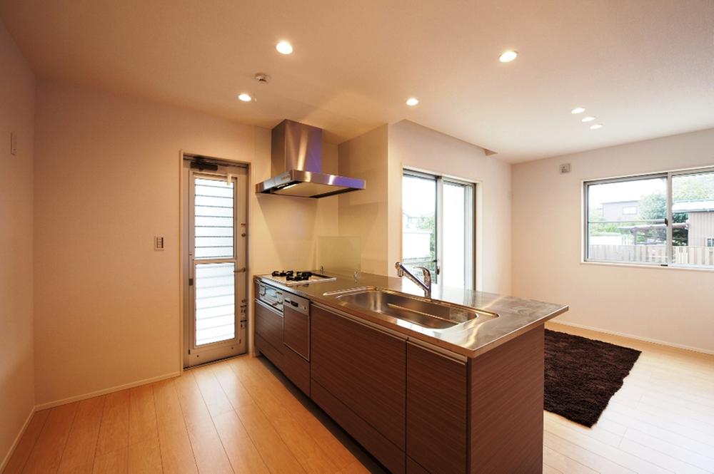 Same specifications photo (kitchen). Adopt an open kitchen with a dishwasher. Same specifications construction cases