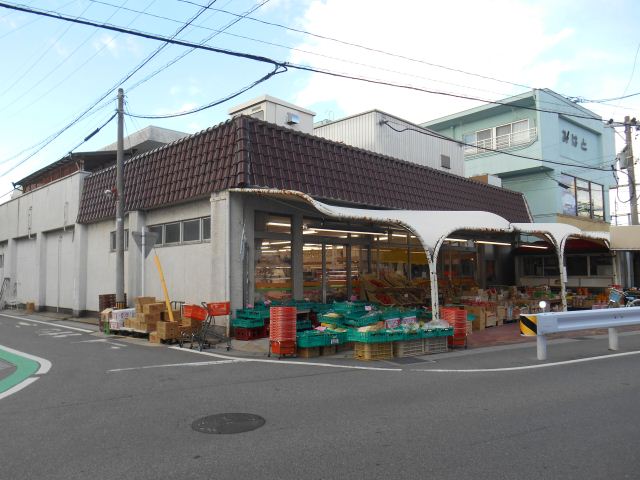 Supermarket. 820m to Daiwa (super)