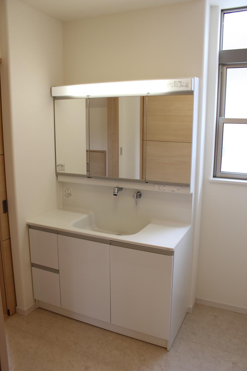 Wash basin, toilet. Storage enhancement is also on the back of a large mirror!  