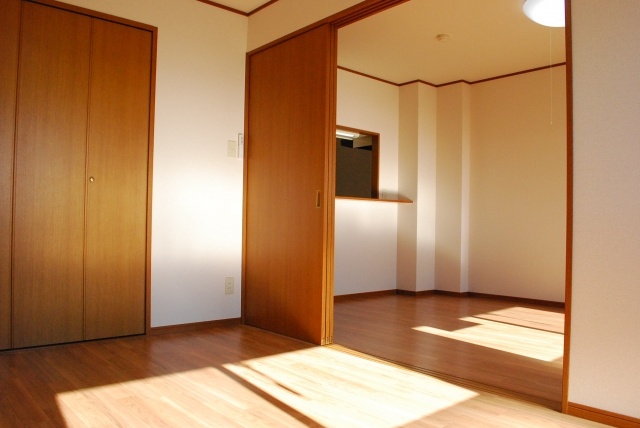 Living and room. You can also spacious and use the space of 2 rooms ☆